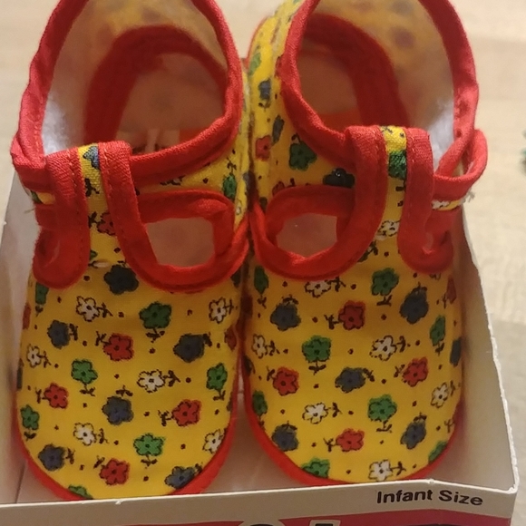 Snug&Hug New infant sandals/shoes - Picture 1 of 4